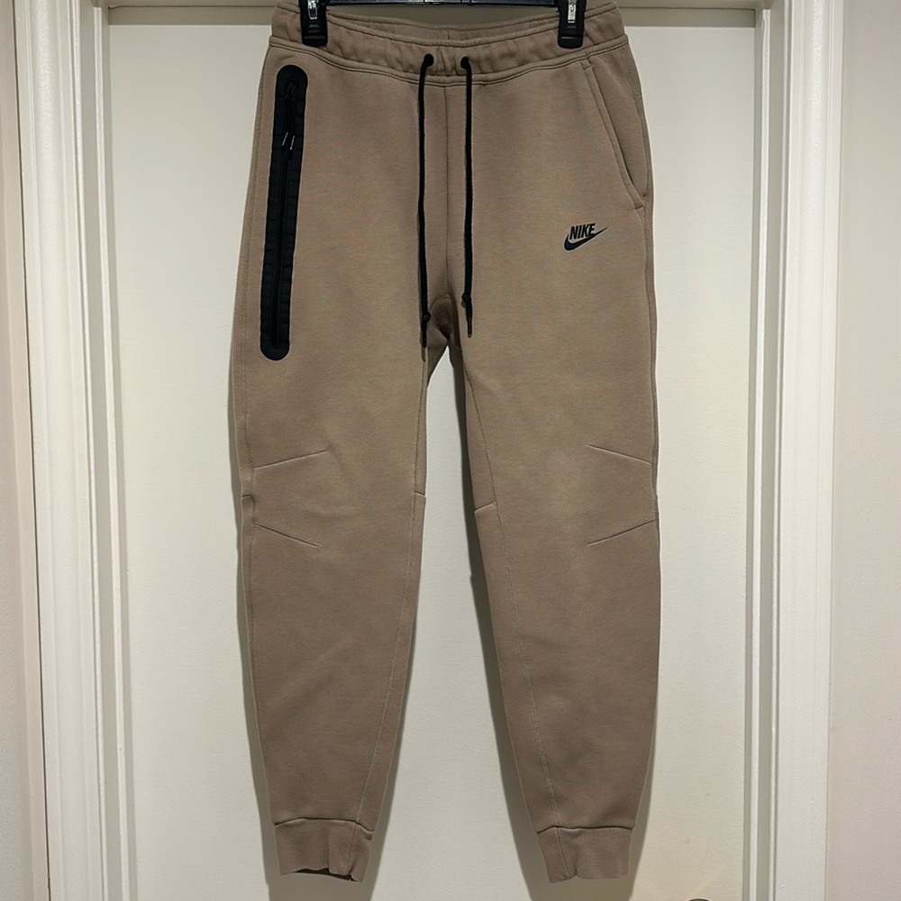 LIKE NEW Nike Tech Men's Fleece Joggers